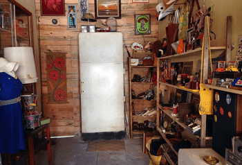 The entrance is literally through that fridge! How great is that! Nice play #GoodTimesAtDaveyWaynes